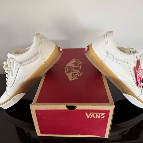 New with Box -Vans Old Skool Gum Sole Trainers - Size 8.5 (men)/Size 10 (women) - Picture 2 of 4